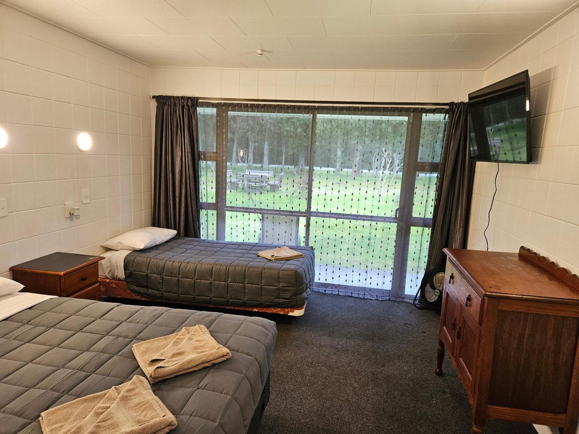 Kawerau Thermal Motel Bagian luar foto